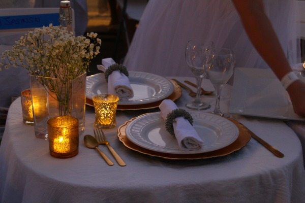 diner-en-blanc-table-night
