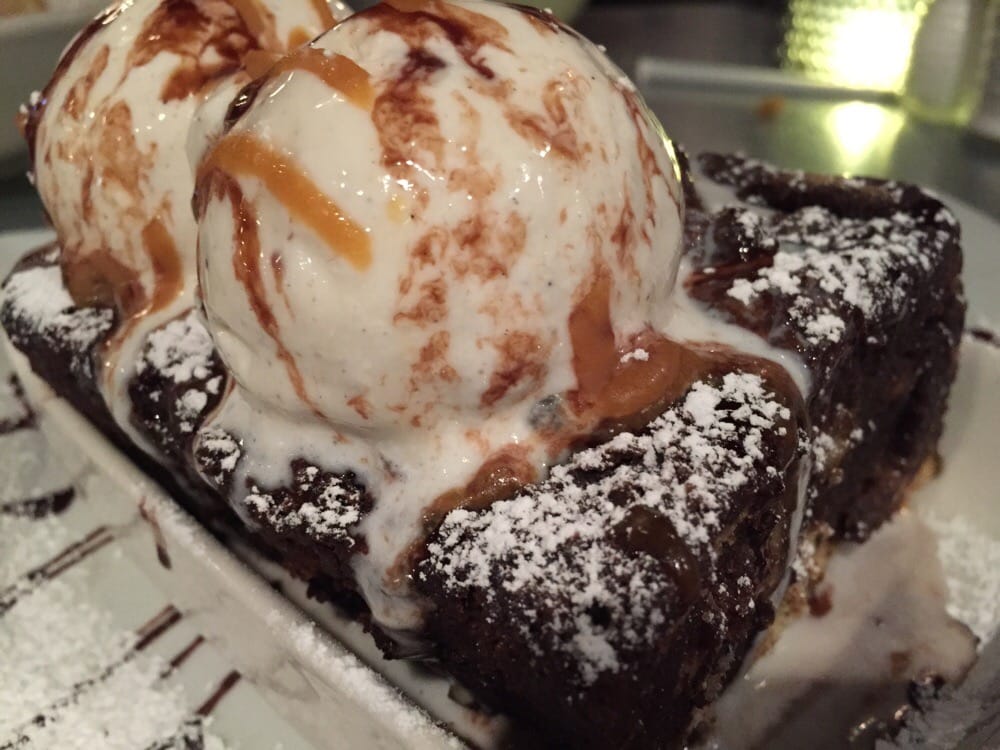 Melty brownie sundae at Hash House a Go Go, one of the great desserts in Orlando