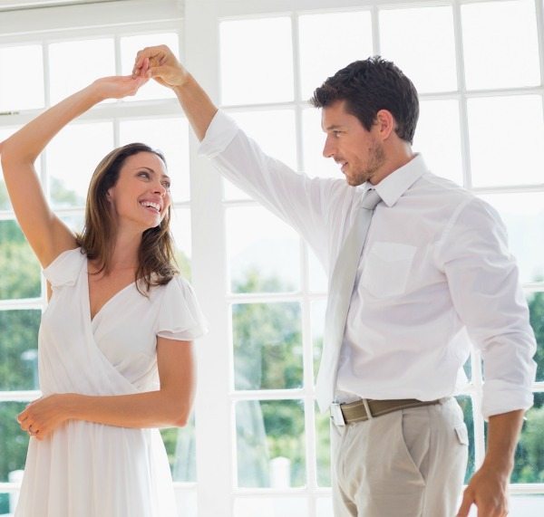 couple dancing after house swappiungg