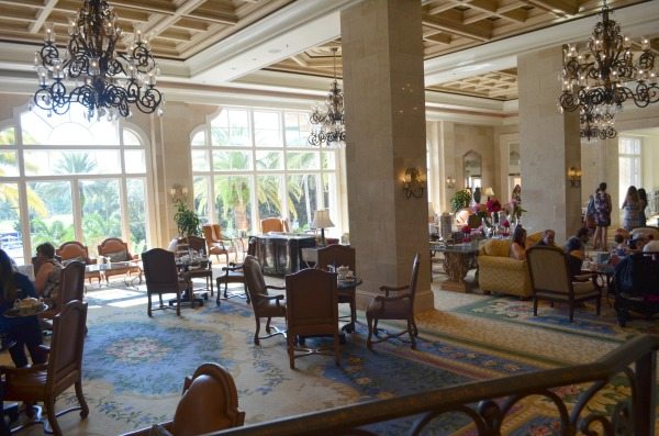 lobby-lounge-small grande lakes 