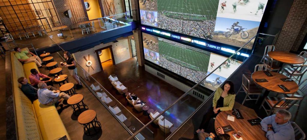 dining area of wreckers sports bar at Gaylord palms resort 