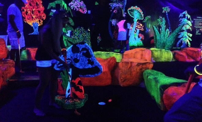 Putting Edge glow in the dark mini golf