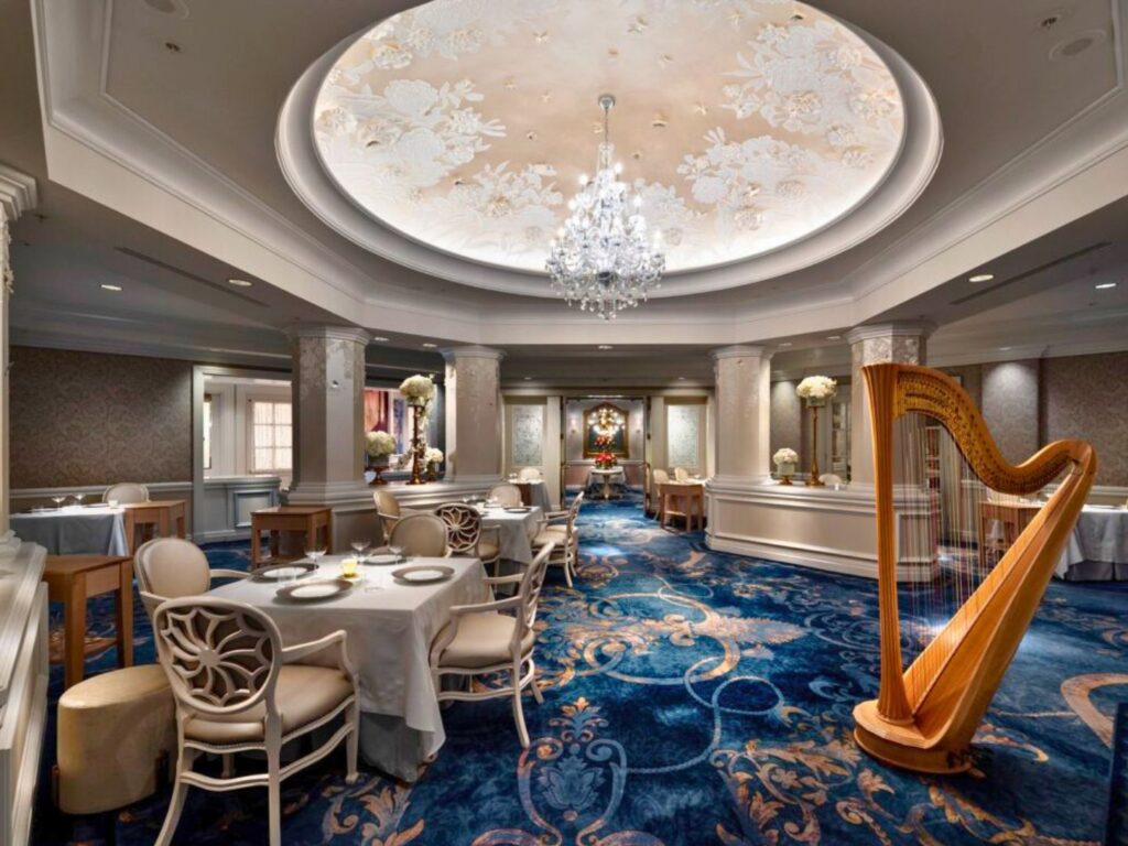 Image of the Dining Room at Victoria & Albert’s at Walt Disney World Resort
