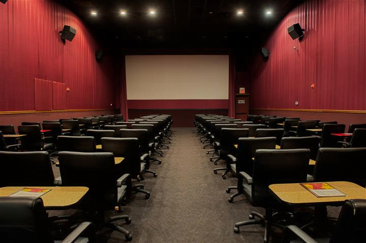 Dine-In Theaters in Orlando for Entertainment Enthusiasts