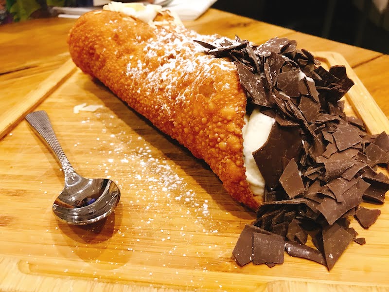 Vivo Italian CityWalk cannoli