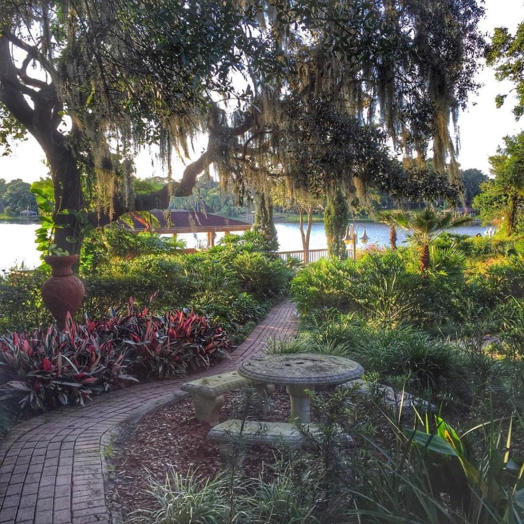 First Date Ideas in Orlando - Enzo's on the Lake for dinner