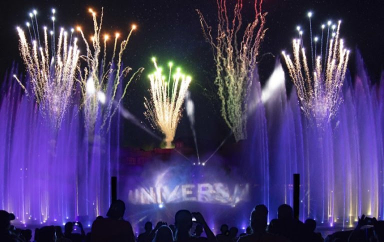 Universal Announces Holiday Dessert Party & Exclusive Viewing Area