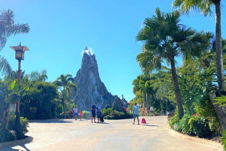 Have the Best Day at Universal’s Volcano Bay – Tips for Couples