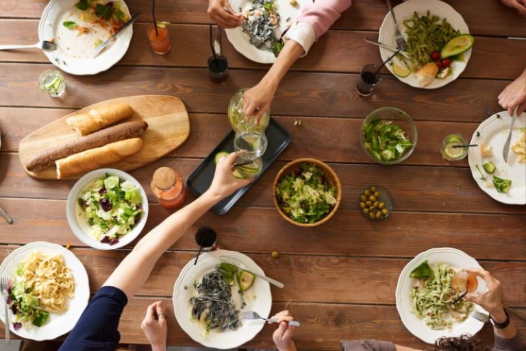 How to Create a Fantastic Friendsgiving