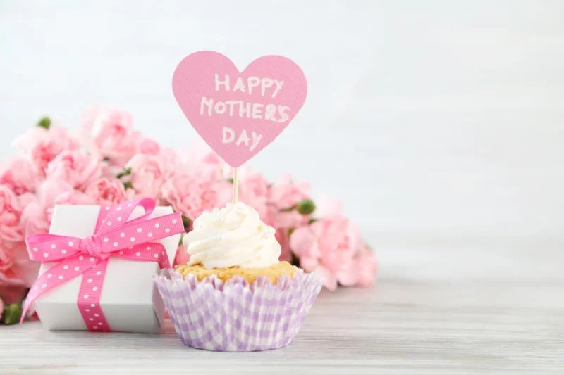 Pink Gift Box Packed With Bubble Wrap High-Res Stock Photo - Getty