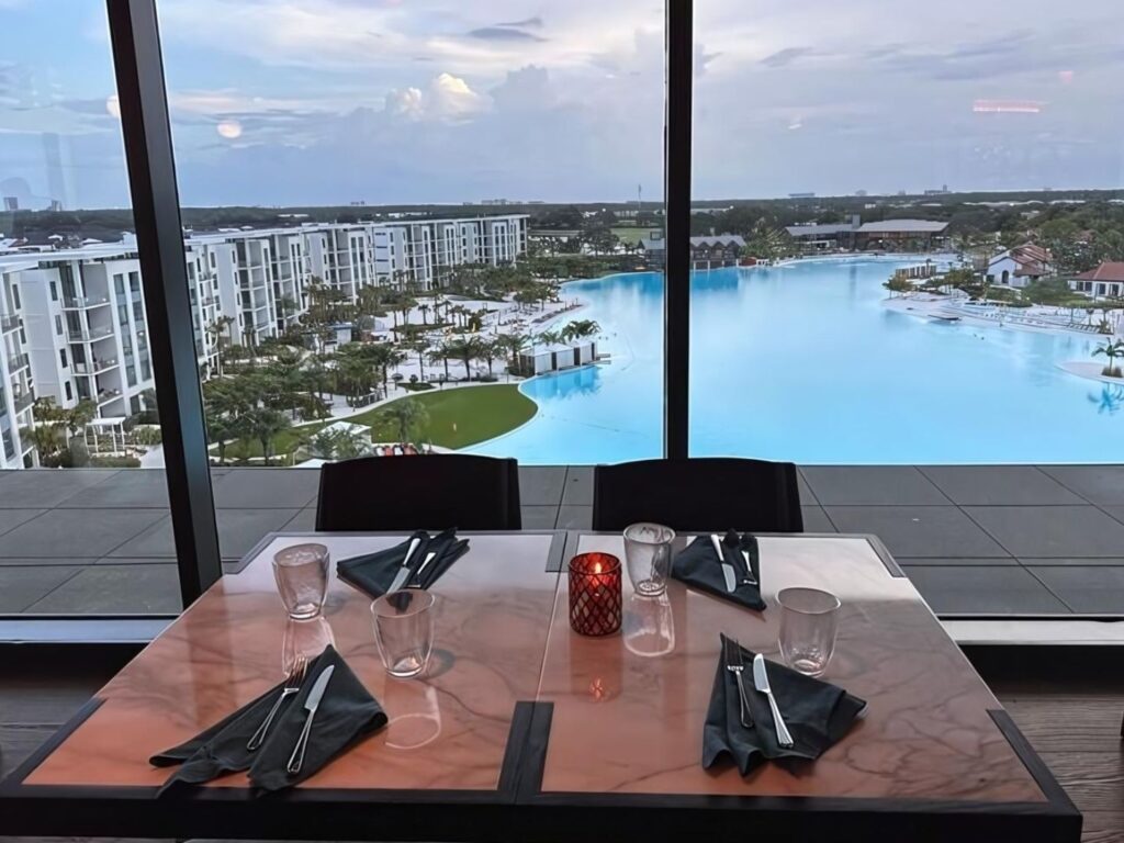 Ceiba Conrad Orlando Rooftop Restaurant dining room -