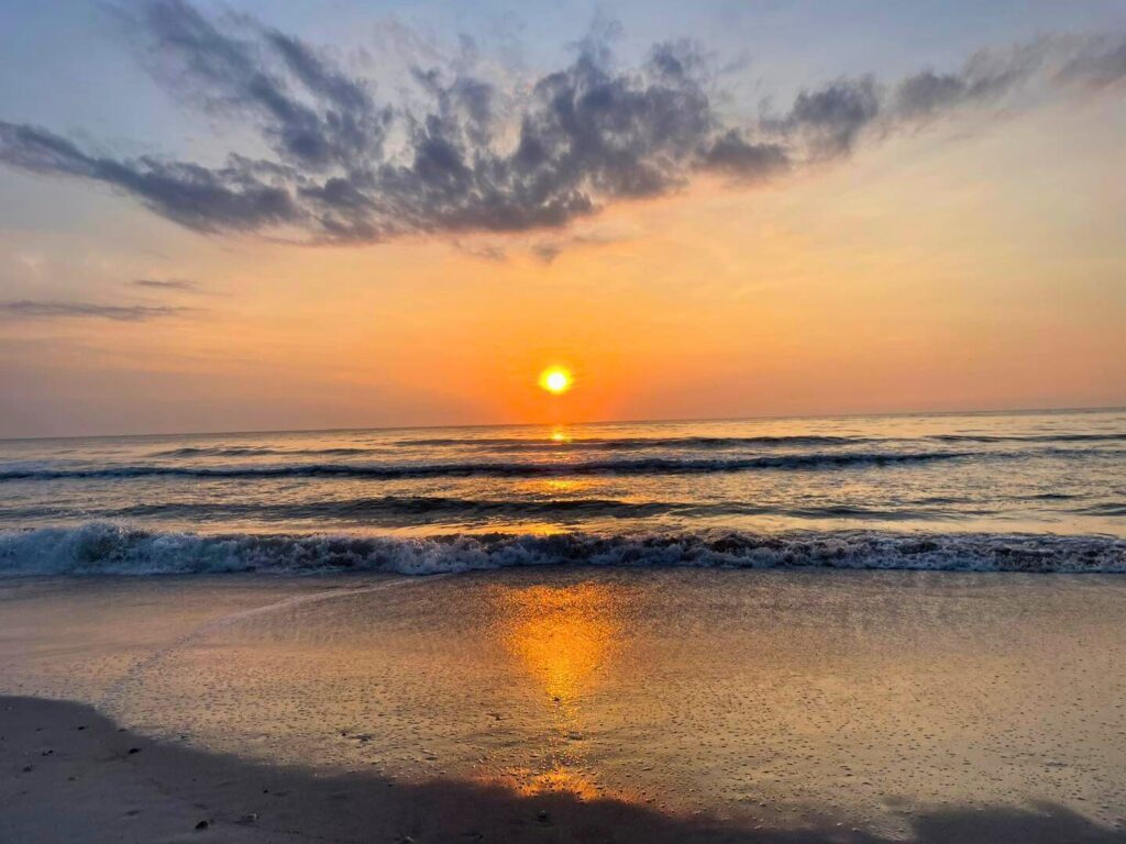 Image of sunrise at North Beach Camp Resort
