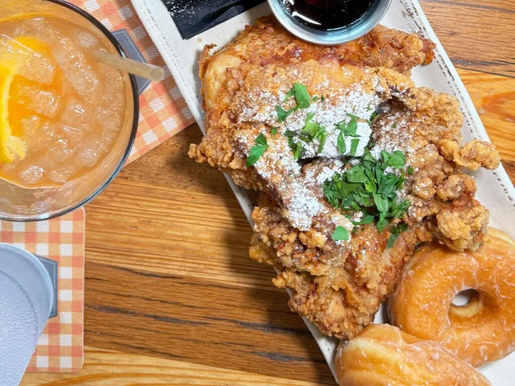 Chef Art's Homecomin' serves donuts in Orlando