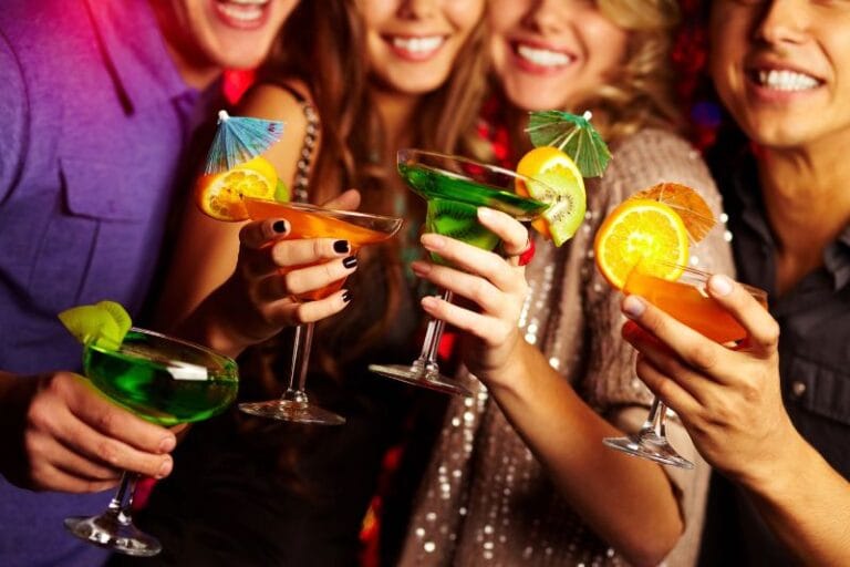 3 Steps to Host a Memorable Cocktail Party Like A Pro