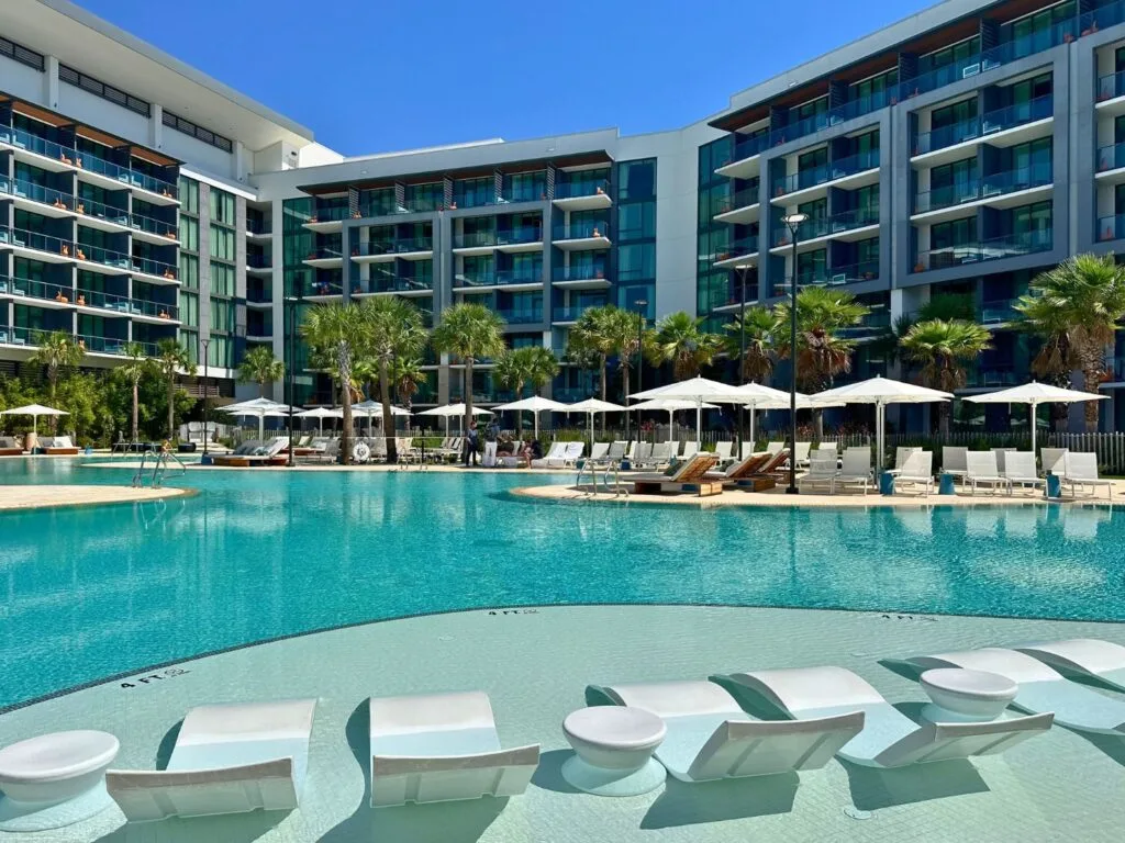 Conrad Orlando exclusive pool with in-water lounge chairs - image by Dani Meyering compress