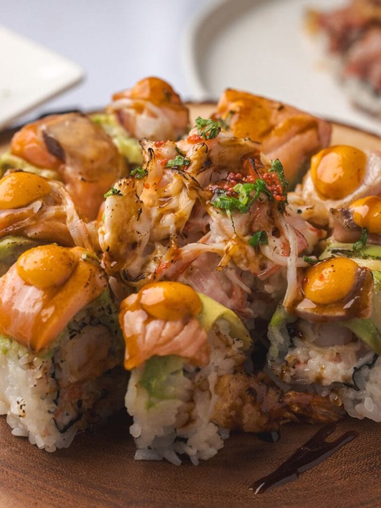 Umi Winter Park Paradise Roll on wooden plate