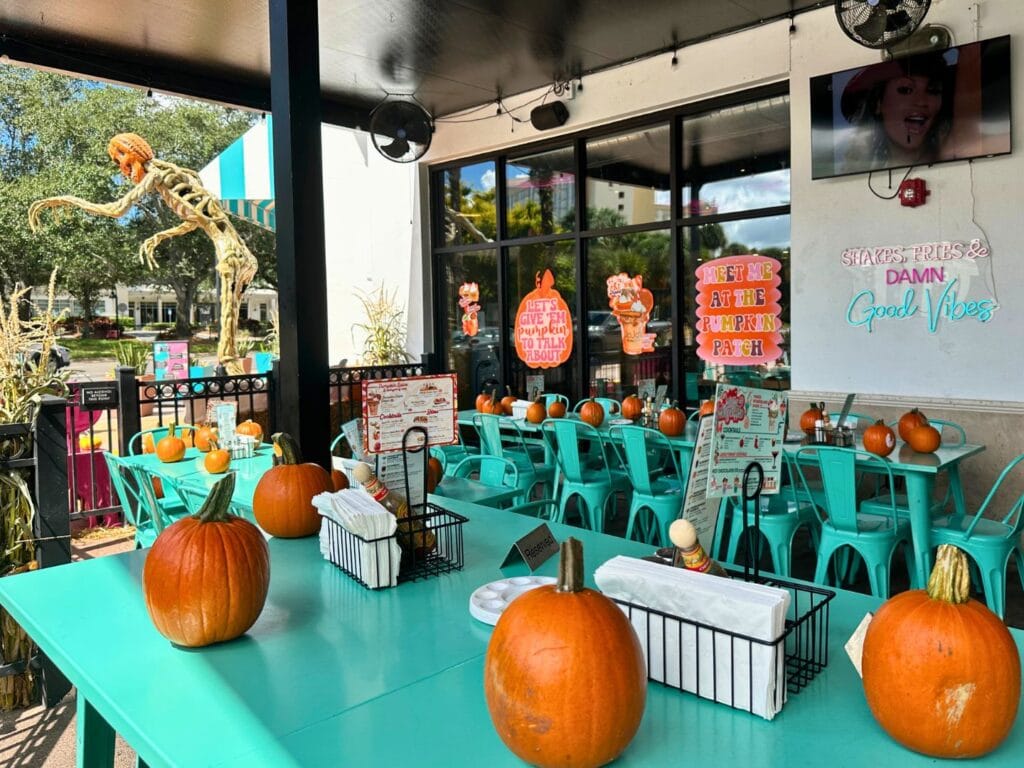 Pumpkin Painting Activitiy at JoJo's Shake BAR Orlando - image by Dani Meyering