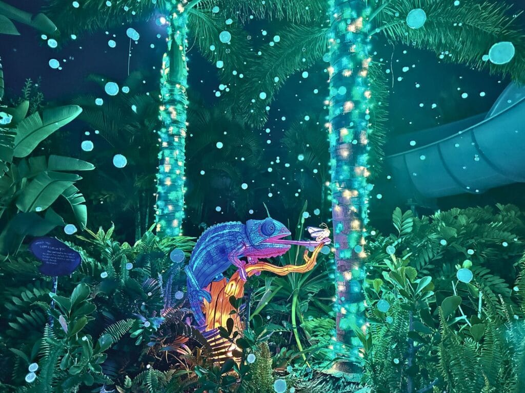 Chameleon Lantern at Mystic Wood Waters ILLUMINATE Aquatica - image by Dani Meyering
