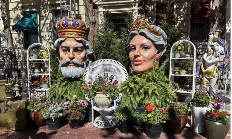 2026 Universal Orlando Mardi Gras Decor