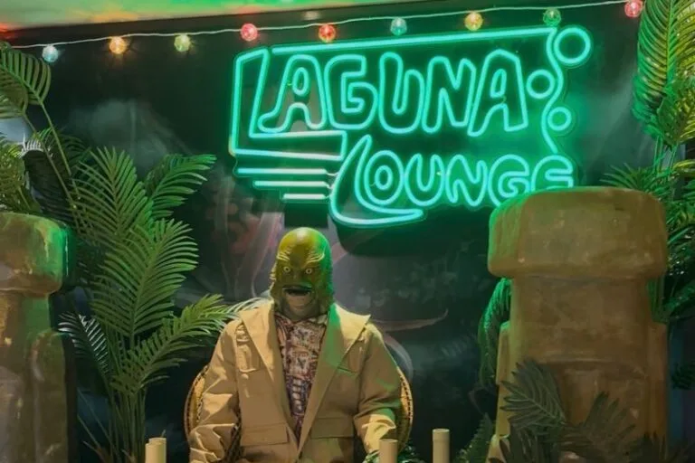 Universal Orlando Resort Laguna Lounge at Loews Royal Pacific Resort